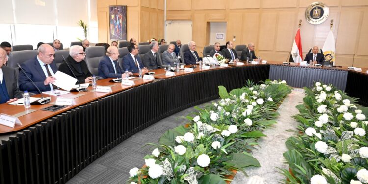 كامل الوزير يبحث مع اتحاد الصناعات وغرفة الصناعات الهندسية تعميق التصنيع المحلي وزيادة المكون المحلي من الصاج ومستلزمات الإنتاج