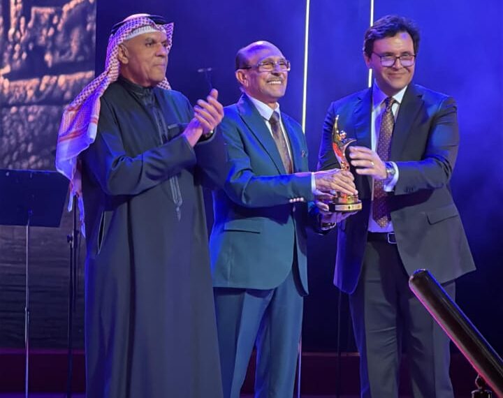 بالصور.. مهرجان المسرح العربي يكرم النجم الكبير محمد صبحي بدورته 16