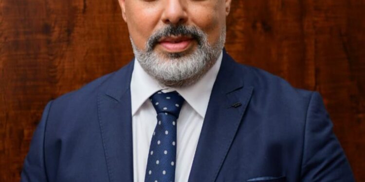 رئيس شعبة الذهب يكشف سبب قفزة الأونصة 1.6%