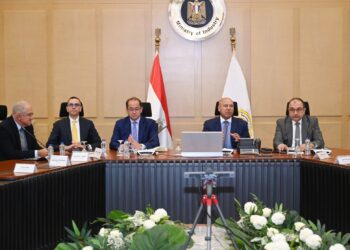 كامل الوزير: تقديم كافة أشكال الدعم للمستثمرين الراغبين في إقامة مصانع الغزل والنسيج لتحقيق التكامل الصناعي واستكمال كافة حلقات الصناعة