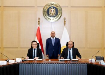 كامل الوزير يشهد توقيع عقد مجمع غزل ونسيج بأكتوبر الجديدة باستثمارات 350 مليون دولار