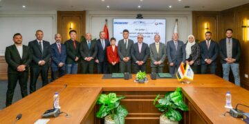 باستثمارات 63.9 مليون دولار… توقيع عقد مجمع صناعي لإنتاج المركبات الكهربائية بالسخنة