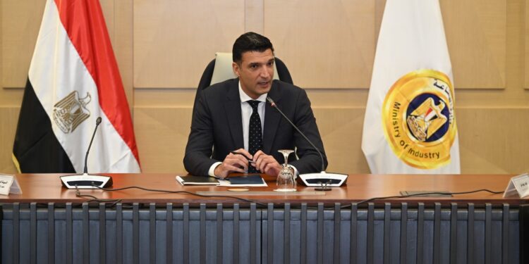 خاص | تأجيل لقاء وزير الصناعة مع اتحاد الصناعات و رؤساء الغرف الصناعية إلى 1 مارس.. 