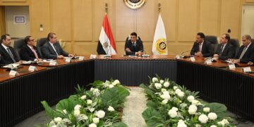 وزير الصناعة يضع ملامح خطة العمل للمرحلة المقبلة خلال اجتماع موسع مع القيادات