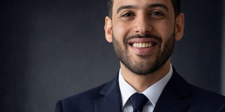 باهر عبد العزيز: ضغوط الفائدة وقوة الدولار تدفع الذهب للتراجع مؤقتًا