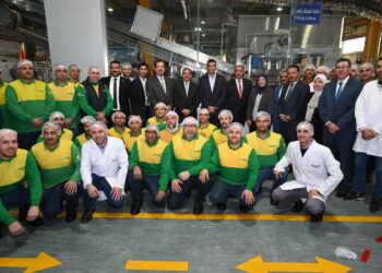 وزير الصناعة يتفقد مصنعي «مجموعة أرما» و«هيتاشي إنرجي» بالعاشر من رمضان