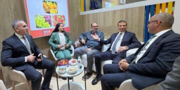 رئيس "سلامة الغذاء" يشارك وزير الزراعة في افتتاح الجناح المصري بمعرض فروت لوجيستيكا الدولي ببرلين