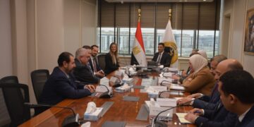 وزير الصناعة يستعرض مع Mercedes‑Benz Egypt فرص تعميق المكون المحلي