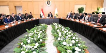 وزير الصناعة يبحث مع مصنعي السيراميك والبورسلين تحديات القطاع وسبل تعزيز الإنتاج والتصدير