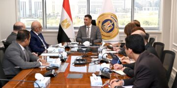 خالد هاشم يبحث مع البنك الدولي تعزيز التعاون في تطوير الصناعة والبنية التحتية للمناطق الصناعية