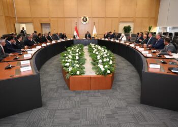 ” الصناعات النسيجية”: تراخيص المصانع داخل الكتل السكنية والحماية المدنية وضبط الاستيراد أبرز الملفات المطروحة باجتماع وزير الصناعة