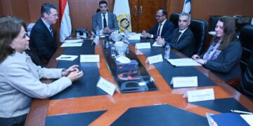 «الصناعة» تخطط لاعتماد الطاقة المتجددة بالمناطق الصناعية لتقليل التكلفة على المصانع