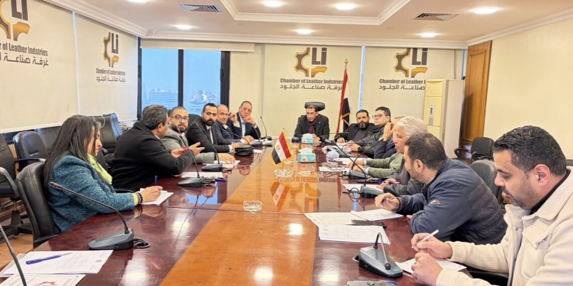 غرفة صناعة الجلود ترفع مطالبها لوزير الصناعة لدعم الإنتاج وزيادة التنافسية