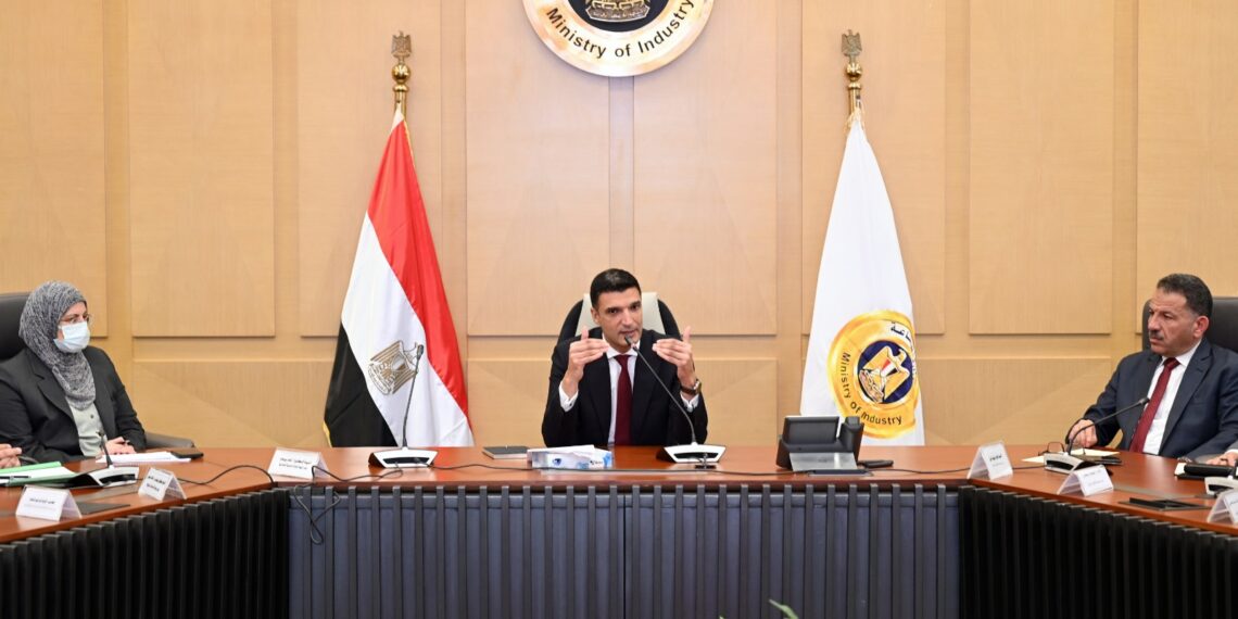 خالد هاشم: نعمل على صياغة استراتيجية صناعية متكاملة تعكس طموحات القطاع