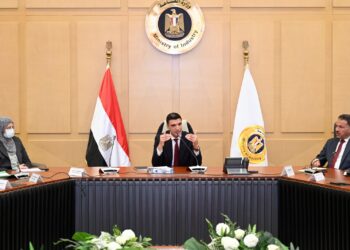 خالد هاشم: نعمل على صياغة استراتيجية صناعية متكاملة تعكس طموحات القطاع