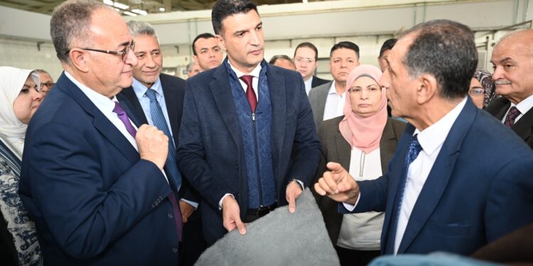 وزير الصناعة: طرح وحدات إنتاجية جديدة بالمرحلة الثالثة لمدينة الجلود بالروبيكي قريبًا