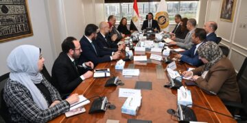 وزير الصناعة يستعرض مع جنرال موتورز تطورات إنتاج طراز «أوبترا» محليًا