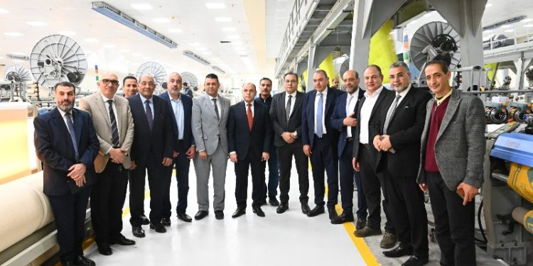 اجتماع “الصناعات النسيجية” مع محافظ الغربية والقابضة للغزل يسفر عن 6 توصيات لدعم القطاع