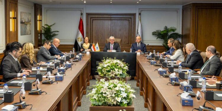 إنشاء مركز تميز للهيدروجين الأخضر بمقر اقتصادية قناة السويس بالسخنة لدعم البحث والابتكار