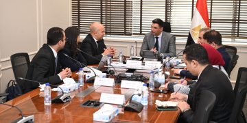 وزير الصناعة يبحث مع «لوريال مصر» زيادة استثماراتها في مصر وتعميق التصنيع المحلي