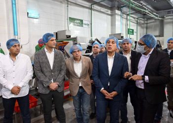 95% للتصدير.. مدبولي يتفقد مصنع “فيردي فودز” ببنها بطاقة 3000 طن سنويًا