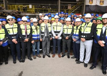 بالصور .. وزير الصناعة يعلن من السويس حزمة إجراءات لدعم الحديد والصناعات الثقيلة