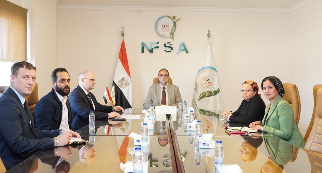 رئيس «سلامة الغذاء» يبحث مع سفير بيلاروسيا تعزيز التعاون الرقابي وتبادل الخبرات