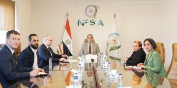 رئيس «سلامة الغذاء» يبحث مع سفير بيلاروسيا تعزيز التعاون الرقابي وتبادل الخبرات