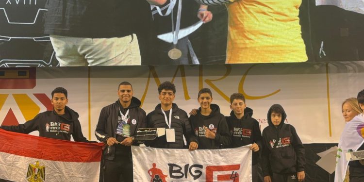 فريق مصري يعتلي منصة العالم.. “بيج هيرو” بطل أولمبياد الروبوت الدولية باليونان