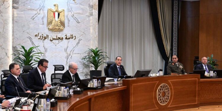 رئيس الوزراء: رفع الحد الأدنى للأجور إلى 8 آلاف جنيه بدءًا من يوليو