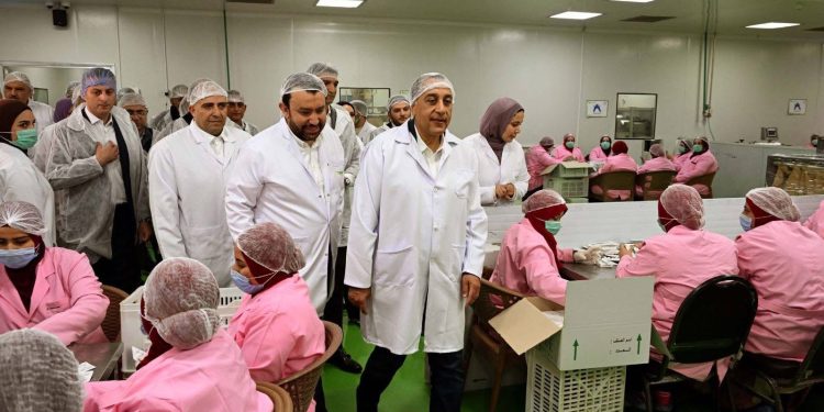 مدبولي يزور مصنع «فارما زاد» للمكملات الغذائية بالمنطقة الاستثمارية في بنها