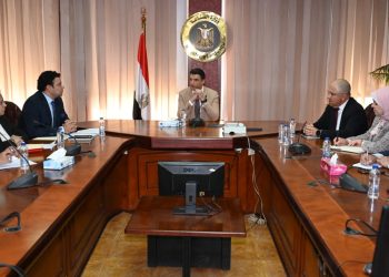 وزير الصناعة يبحث مع اتحاد الصناعات وغرفة الحرف اليدوية سبل النهوض بالصناعات الحرفية والتراثية