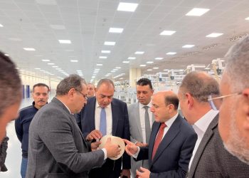 من المحلة.. « الصناعات النسيجية» تبحث مع محافظ الغربية ورئيس الشركة القابضة تعميق التصنيع المحلي وتعزيز التكامل بين القطاعين الحكومي والخاص